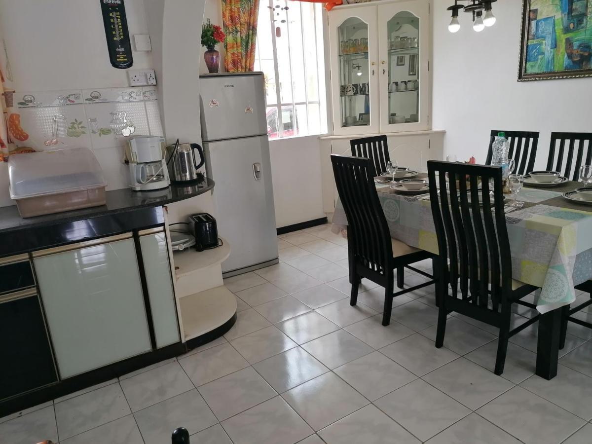 Les Camelias Ground Floor Apartment Flic en Flac ภายนอก รูปภาพ