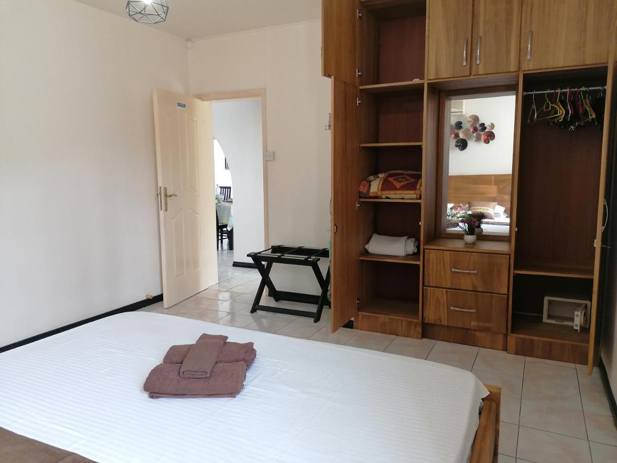 Les Camelias Ground Floor Apartment Flic en Flac ภายนอก รูปภาพ